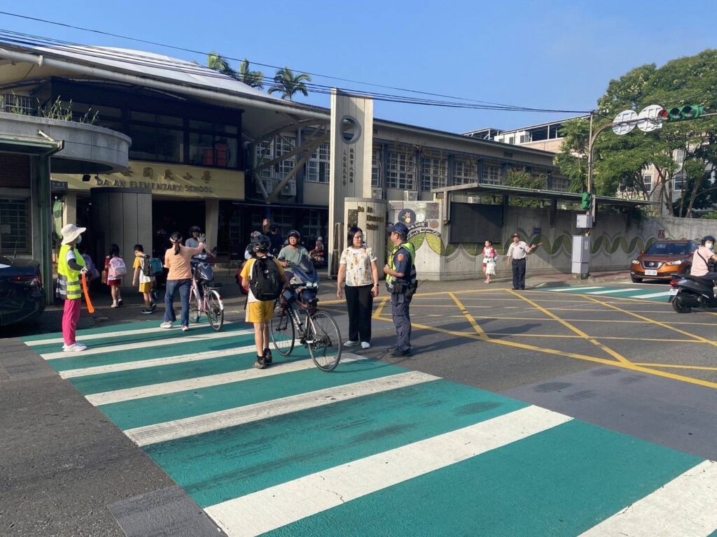 確保開學日交通暢通與學生安全-八德警力全面部署