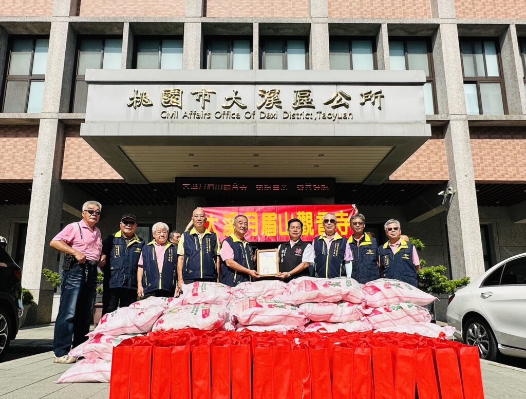 月眉山觀音寺捐普渡供品-關懷大溪區弱勢民眾