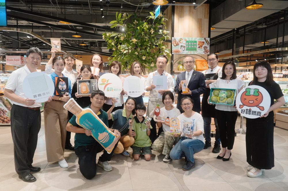 嘉義縣精品農產進駐微風超市  -翁章梁現身推廣嘉義優鮮中秋好味