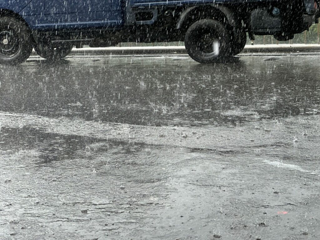 氣象署對臺南發布大雷雨訊息　颱風貝碧佳撲向大陸