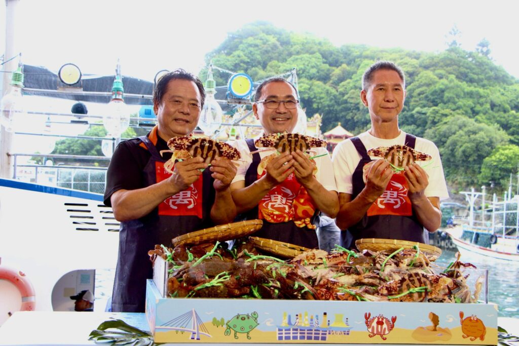 侯友宜迎接產季第一批萬里蟹　宣布蟹萬里蟹產季「花點石間」開跑