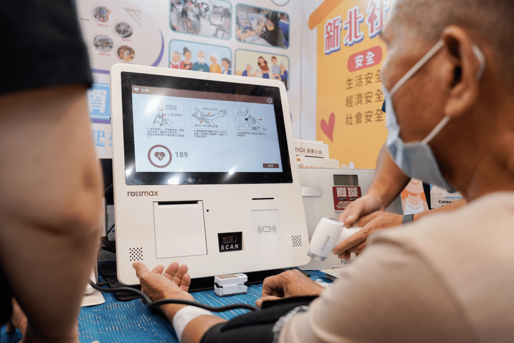 數位照護新趨勢-新北社福行動派亮相國際照顧博覽會-健康照顧展現未來科技
