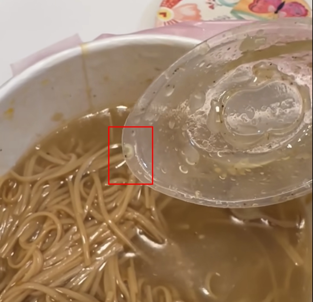 夜市食安連環爆!大腸麵線「一堆蛆」 滷味竟吃到OK繃 - 台北郵報 | The Taipei Post 夜市食安連環爆!大腸麵線「一堆蛆」 滷味竟吃到ok繃