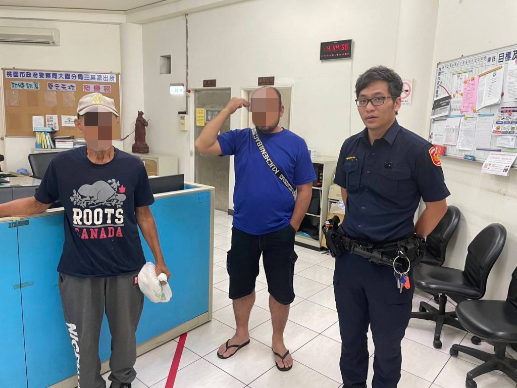7旬翁1原因清晨徘徊街頭-大園警暖心助團圓