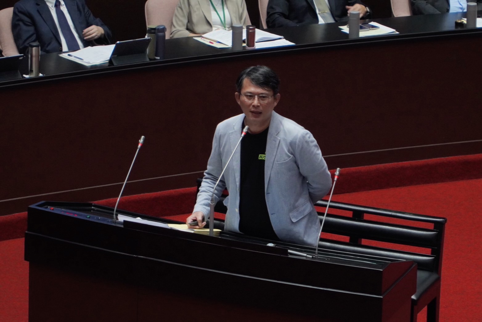 黃國昌國會質詢爆爭議-林楚茵指控「噴口水無差別攻擊」