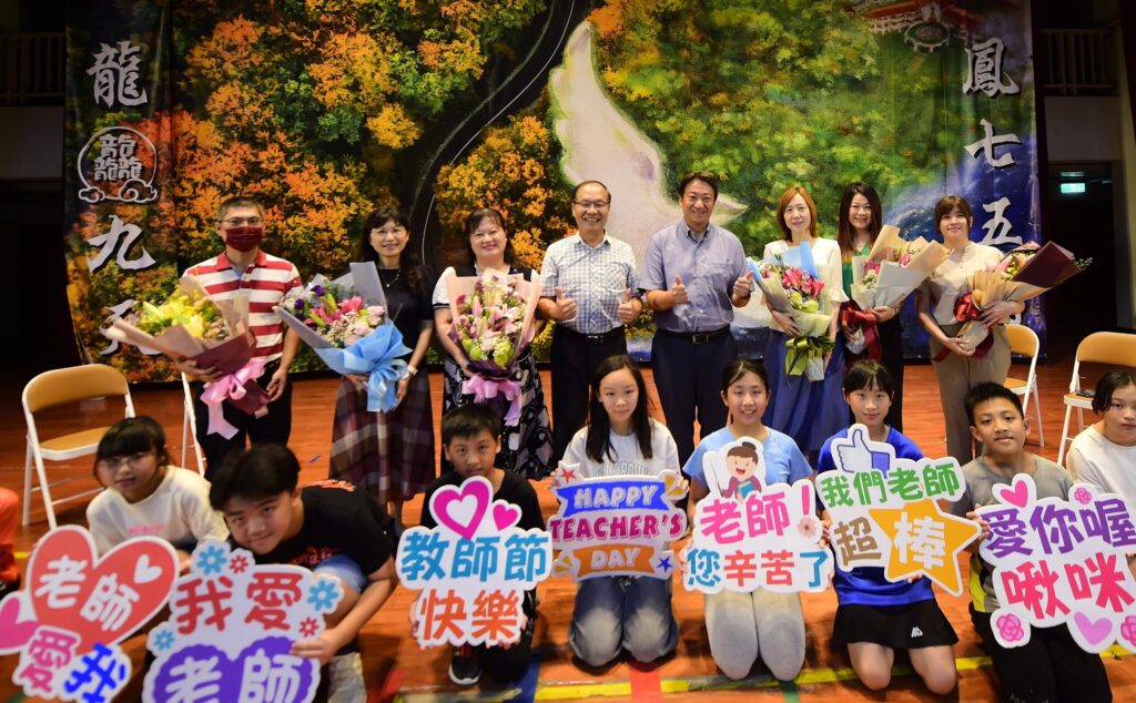 東華附小溫馨教師節-致贈校長手擀麵與商務艙服務