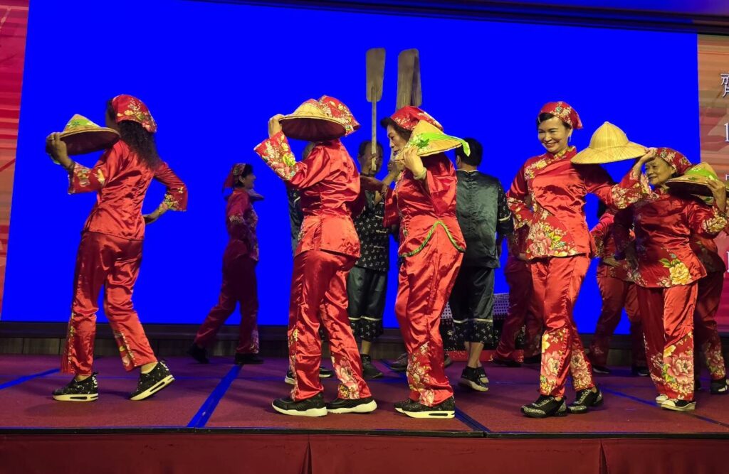 齊來歡唱慶祝教師節溫馨感人-會員紛秀才藝向amy老師致敬