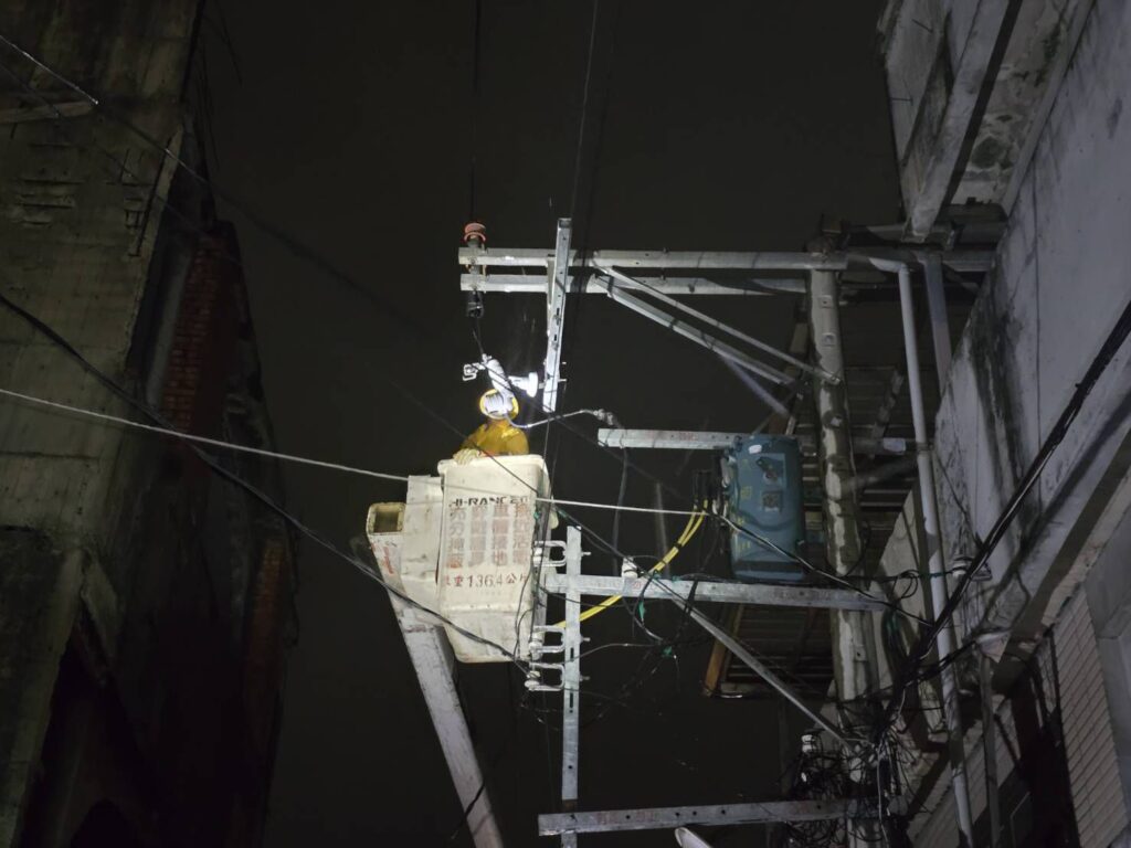 強風襲擊！觀音、新屋606戶停電-台電全力搶修