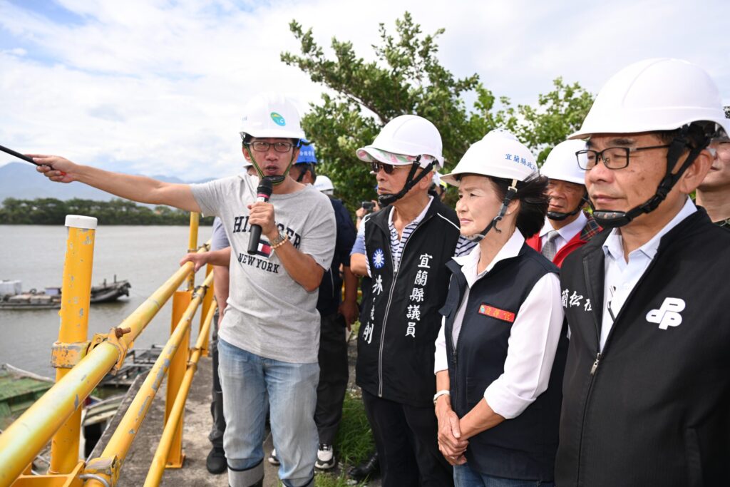 降低颱風災損-宜蘭縣長視察五結防潮閘門防汛整備工作