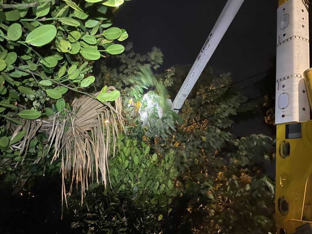 山陀兒強襲！桃園沿海4922戶停電台電連夜搶修