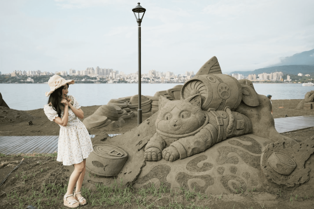 八里沙雕展最後衝刺-白天壯觀、夜晚炫彩燈光陪你賞沙雕