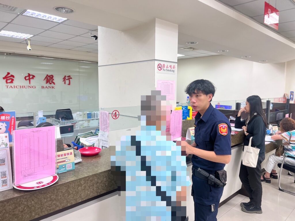 她喊「親愛的」讓7旬翁暈船-楊梅警成功阻詐4萬