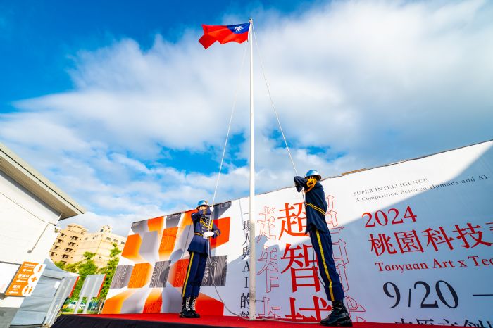 桃園國慶升旗典禮創新-無人機攜國旗進場展現科技與創意