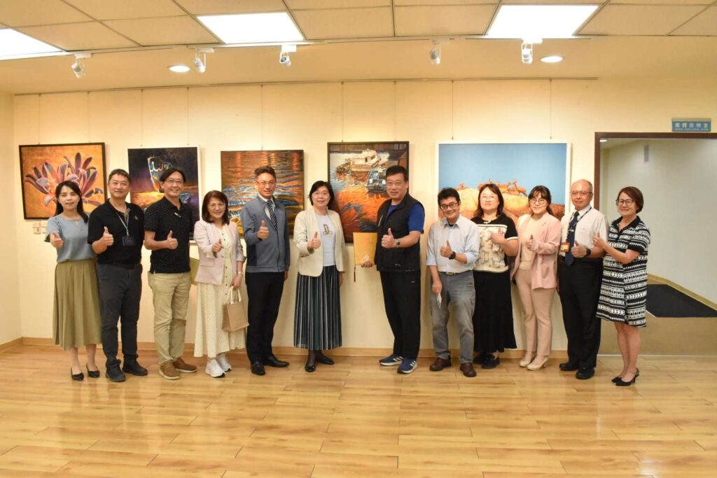 長庚科大舉辦曹松清專題畫展-近20幅作品述說島嶼故事