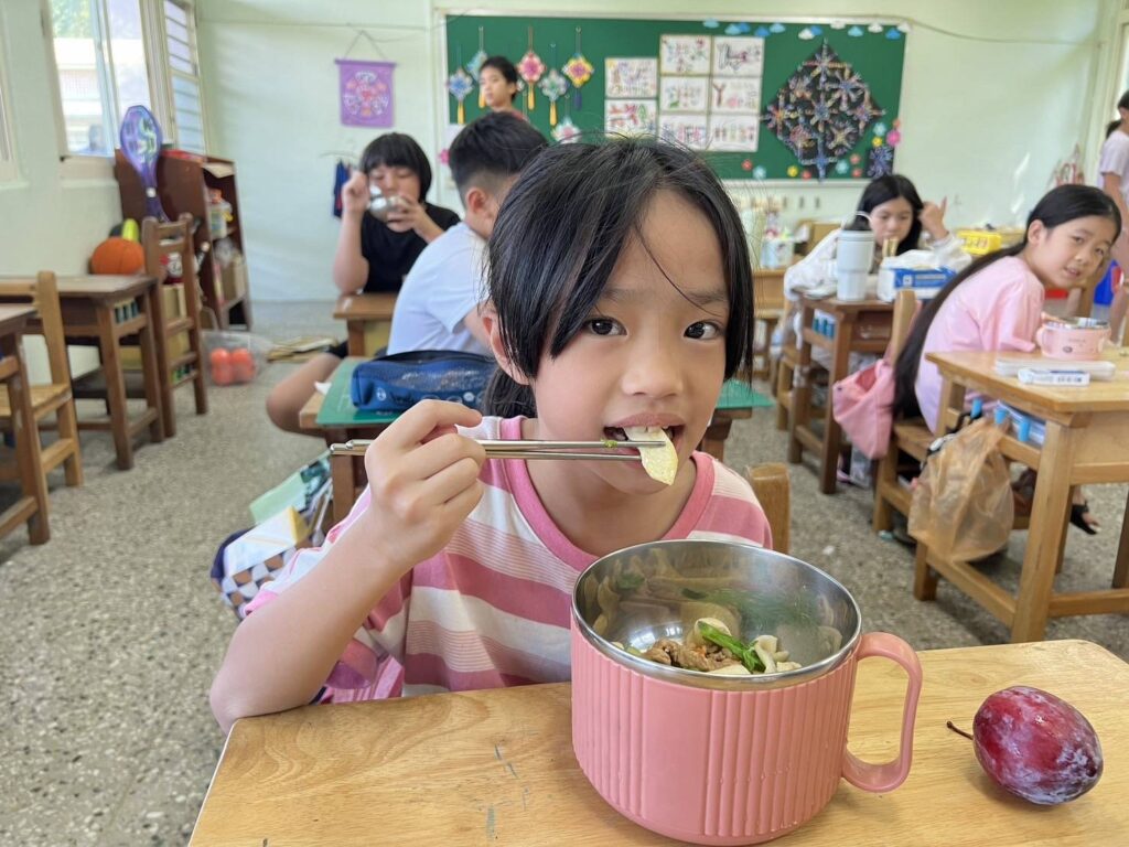 桃園農業局推廣特色農產品-在地蓮藕入菜學校營養午餐