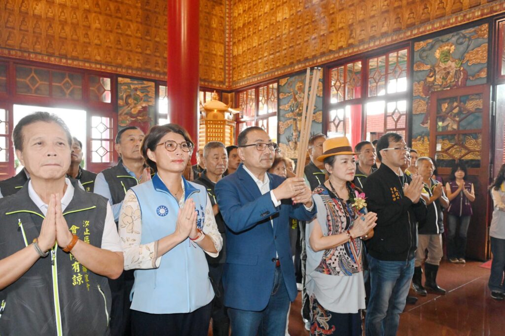 觀世音菩薩出家紀念日　侯友宜汐止參拜祈福　祈求保佑市民安居樂業、平安順利