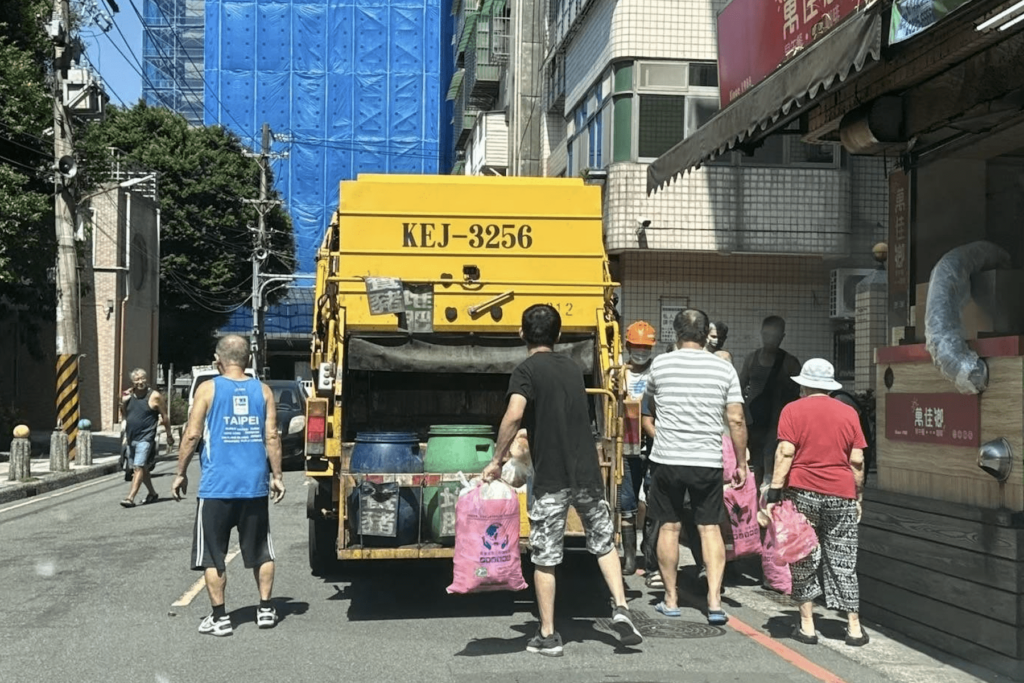 垃圾車明日重返街頭-新北市提醒民眾隨時留意收運調整訊息