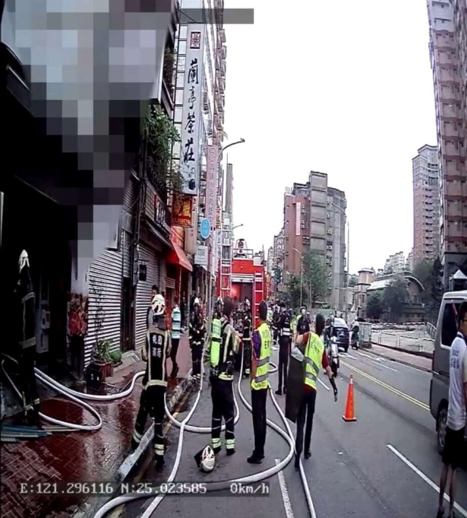桃園莊敬路店家火警-抽風管起火幸無人傷亡