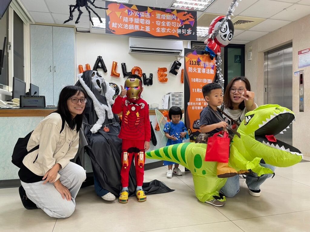 邀大小朋友喊「防火魔法咒語」-桃消青埔分隊送萬聖節糖果