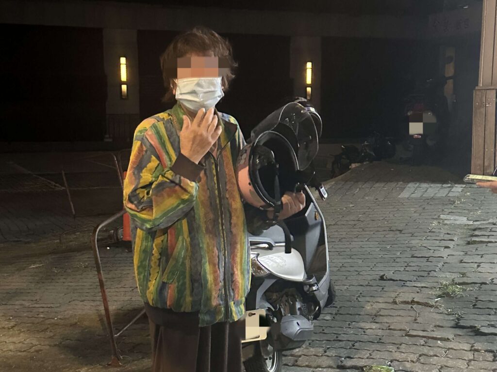 失智婦外出購物迷途-壢警靠1物找到家屬