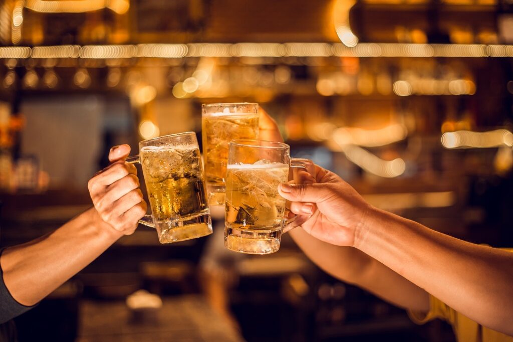 小酌助放鬆？專家提醒長期飲酒潛藏健康隱患