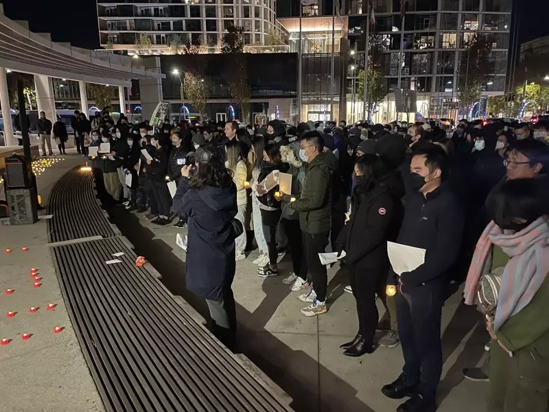 疑封控過當釀烏魯木齊大火悲劇-加州華人聲援白紙革命