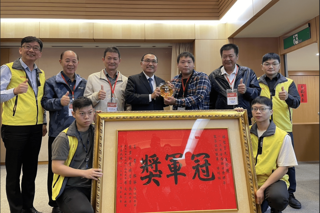 新北茶葉稱霸全國-青年茶師全員獲獎-侯友宜親頒獎致敬