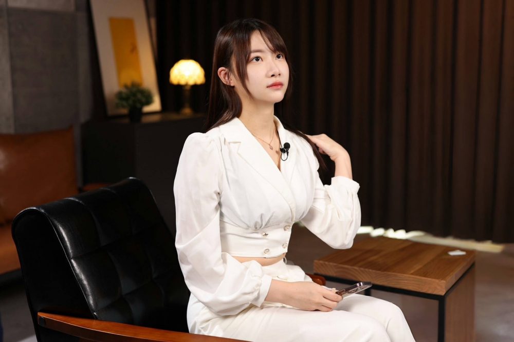最性感的ai女工程師李婷婷-加入藝林國際育樂-開啟其斜槓的演藝之路