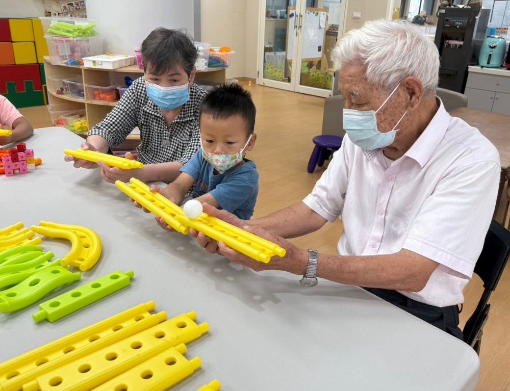 花蓮榮家老幼共學-跨世代間互動學習