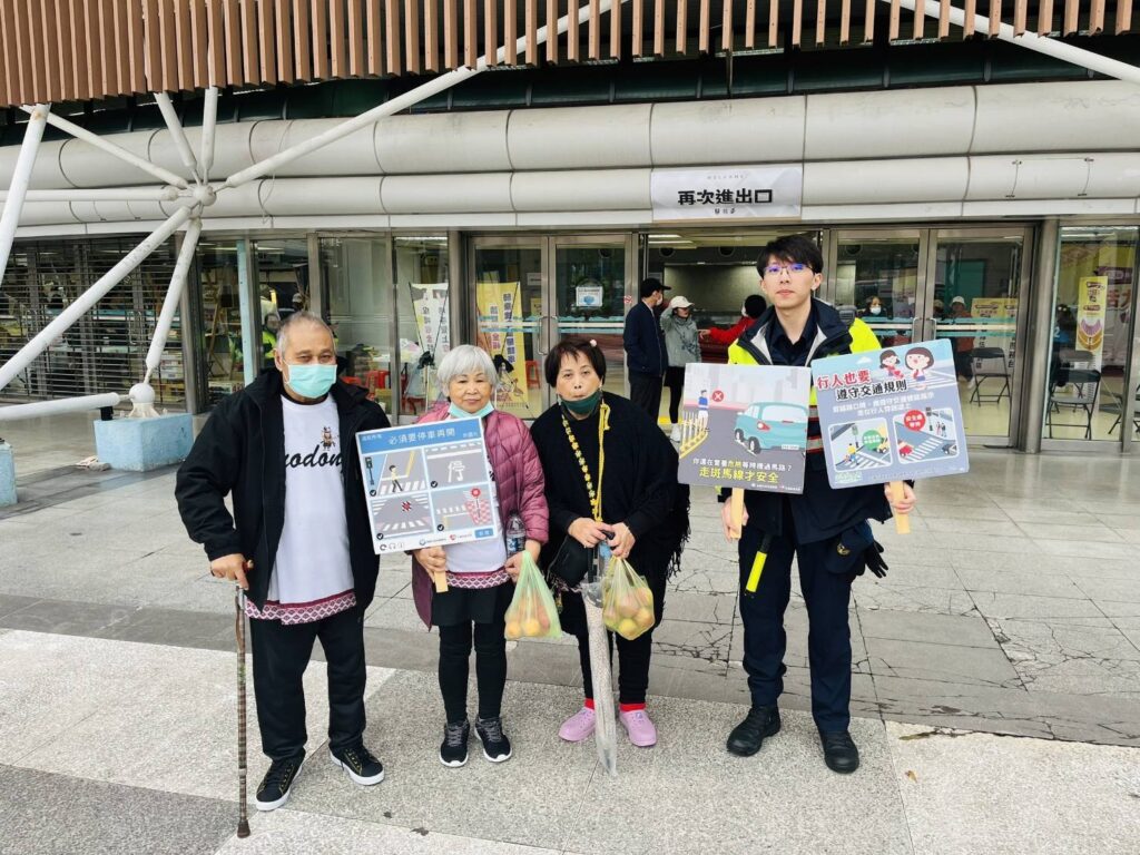 桃警結合桃園原民局活動-強化民眾交通安全、反詐騙觀念