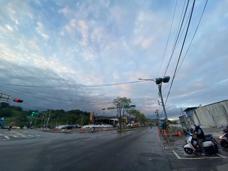 新北市推動城市減法工程拆路橋-中和高中陸橋走入歷史天際線豁然開朗