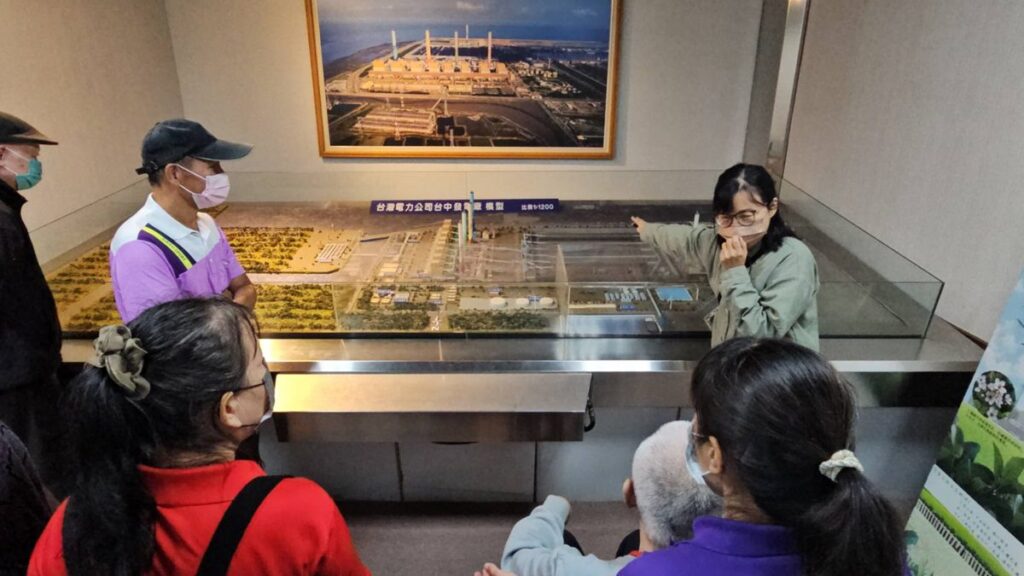 影音/榮家帶領養護長輩出遊-參訪發電廠、感受媽祖文化與美食之旅