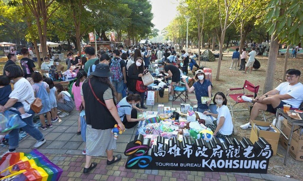 「小樹市集」在高雄-二手親子用品和手作文創-愛河挖寶