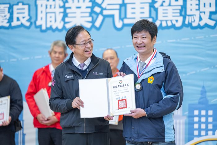 桃園93人獲選優良職業汽車駕駛-張善政頒獎表揚