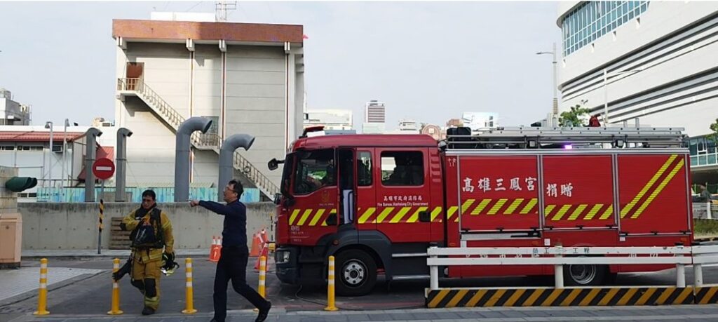 郵政博物館高雄館辦公大樓發生火警-消防人員已抵達現場處置