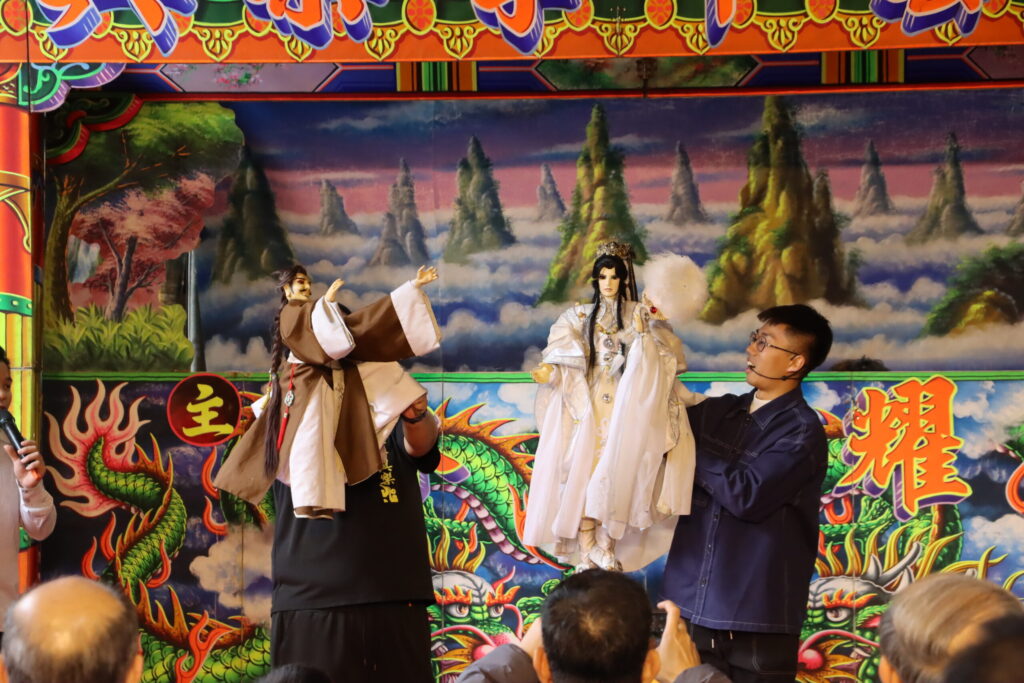 桃園土地公文化館特展開幕-揭開戲台彩繪藝師面紗