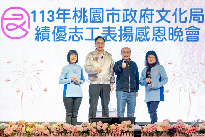 為桃園藝文領域奉獻-張善政表揚文化局績優志工 