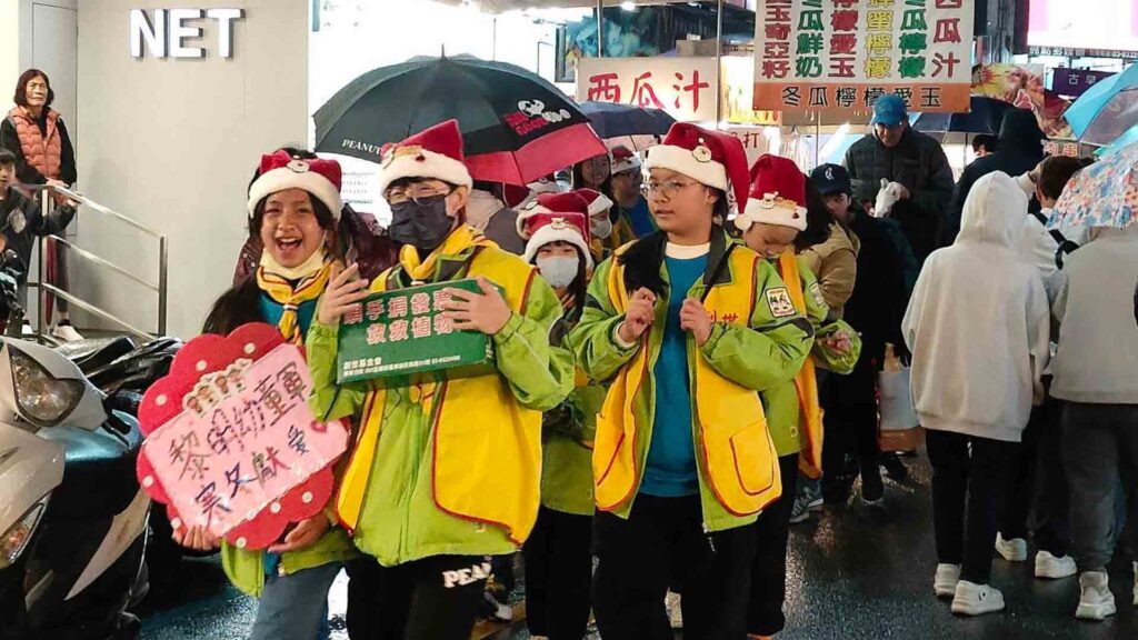 影音/募發票助創世-黎明國小幼童軍冷冽寒冬現暖意
