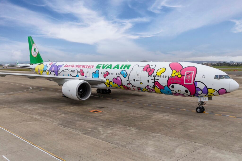 與三麗鷗明星暢遊花都-長榮航空hello-kitty「糖果機」甜蜜亮相