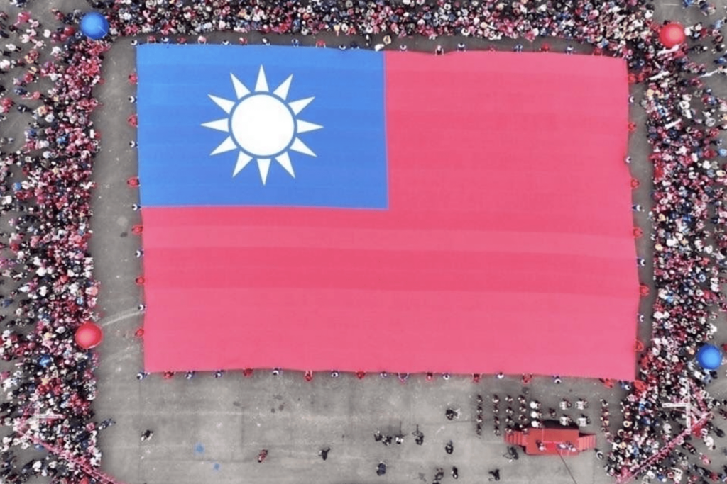 元旦巨幅國旗展開-張善政感動齊唱國歌-期許桃園再創新高