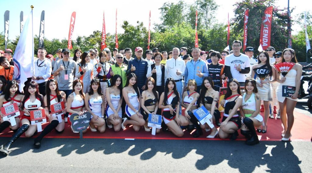 2025-第四屆彰化國際賽車節　二位賽車手一同表演及兒童滑步車趣味競賽