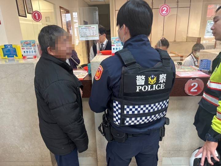 網友母親開刀急需手術費-男墜愛河險匯3萬遭阻攔