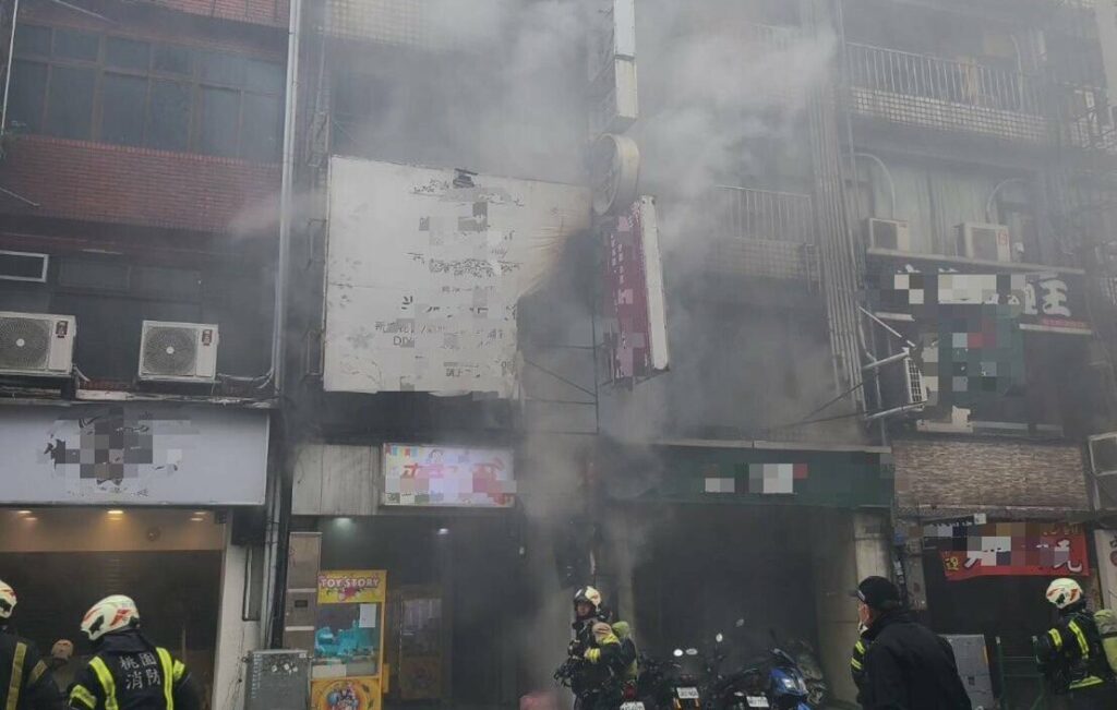 中壢夾娃娃機店冒惡火-桃消緊急疏散5人