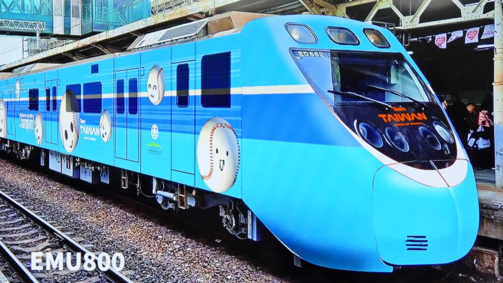 台鐵結合台灣燈會、棒球-推出「微笑冠軍號」彩繪列車