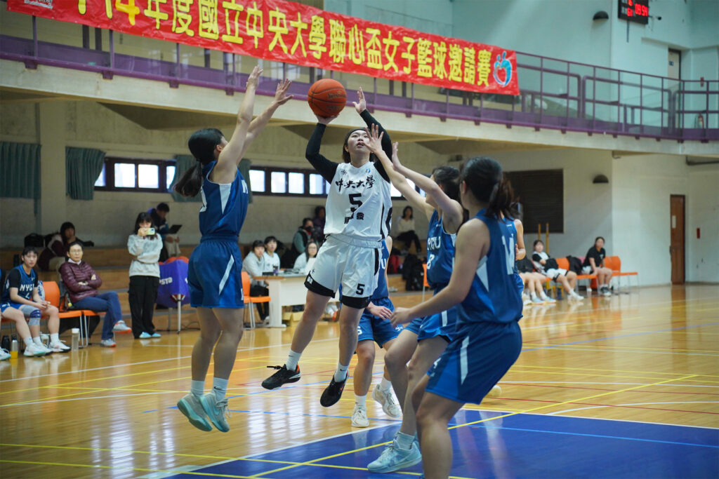 中央大學女籃旗開得勝-開幕式周景揚勉勵運動精神
