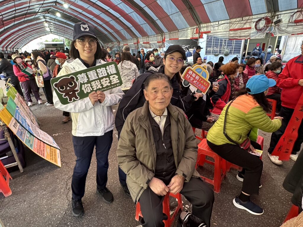 龜山警前進農民節慶祝大會-提升長輩交通安全觀念
