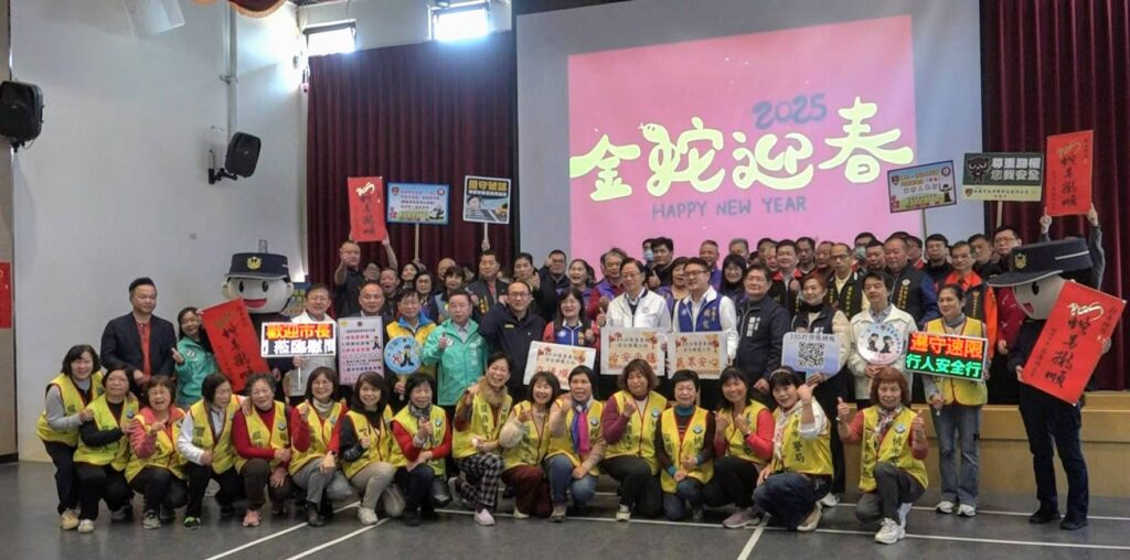 慰勞蘆竹警春節堅守崗位-張善政致贈慰勞金、禮券