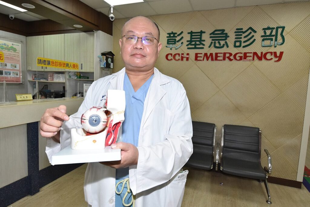 影音/男性好奇放鞭炮炸傷眼睛　結果造成永久性無法回復傷害