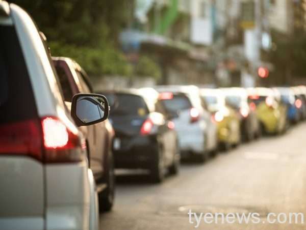 春節連假湧車潮-網友：這天南下最不容易塞車
