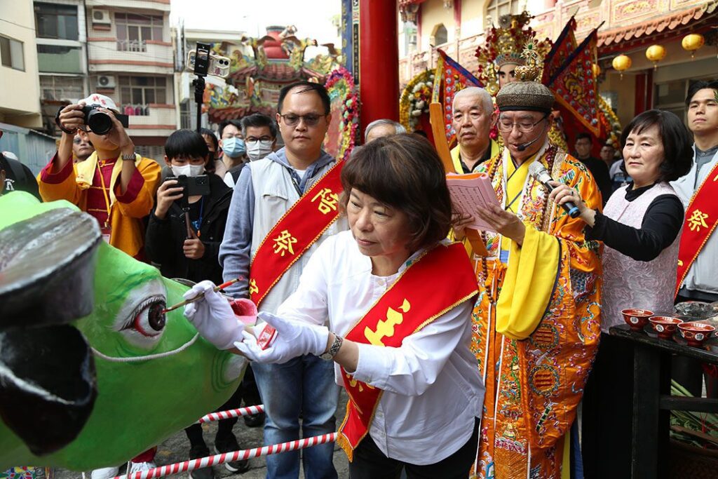 大天宮五穀王廟重現失傳祭典　黃敏惠為芒神、春牛點睛